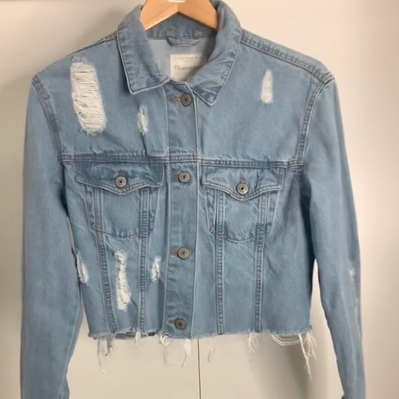 Blue Notes Jackets & Blazers - ❗️2 for 10❗️Cropped Distressed Jean Jacket MM